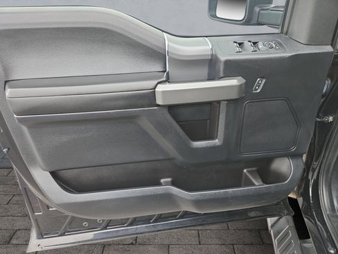 Used 2016 Ford F150 XLT w/ Equipment Group 302A Luxury image 10