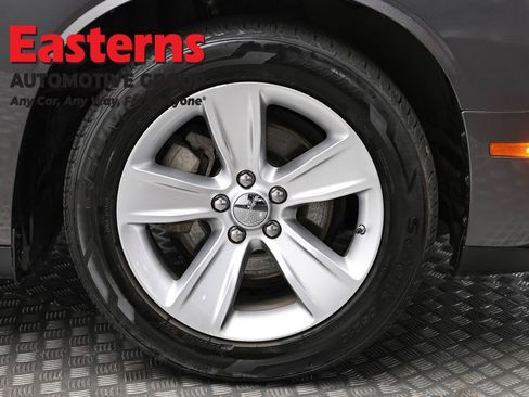 Used 2023 Dodge Challenger SXT image 30