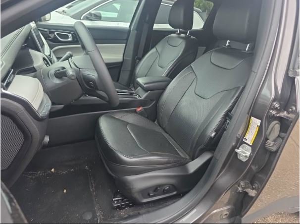 Used 2023 Jeep Compass Limited AWD/4WD image 5