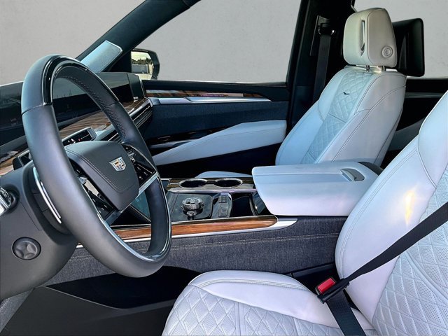 Used 2026 Cadillac Escalade Platinum Sport w/ LPO, ONYX Package AWD/4WD image 27