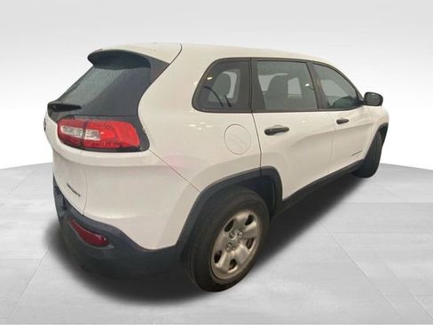 Used 2016 Jeep Cherokee Sport FWD image 11