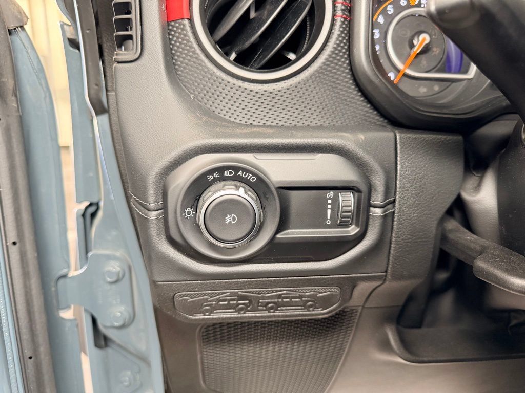Used 2024 Jeep Wrangler Unlimited Rubicon AWD/4WD image 16