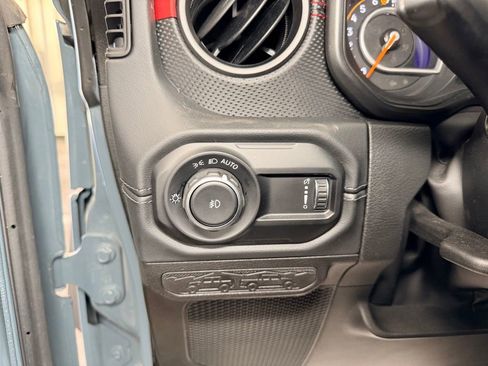 Used 2024 Jeep Wrangler Unlimited Rubicon AWD/4WD image 16
