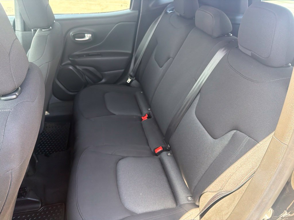 Used 2023 Jeep Renegade Latitude AWD/4WD image 15