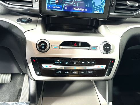Used 2022 Ford Explorer XLT w/ Equipment Group 202A AWD/4WD image 24