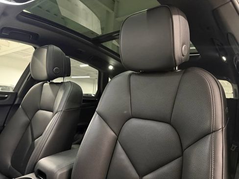 Certified 2026 Porsche Macan AWD/4WD image 26