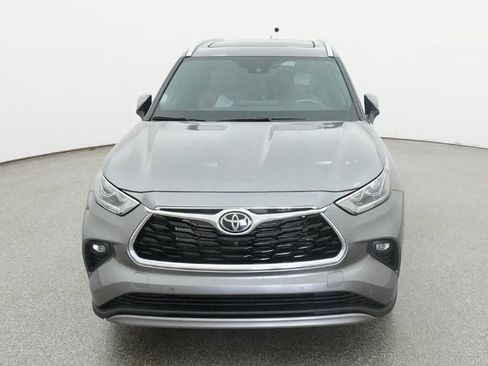 New 2026 Toyota Highlander Platinum AWD/4WD image 15