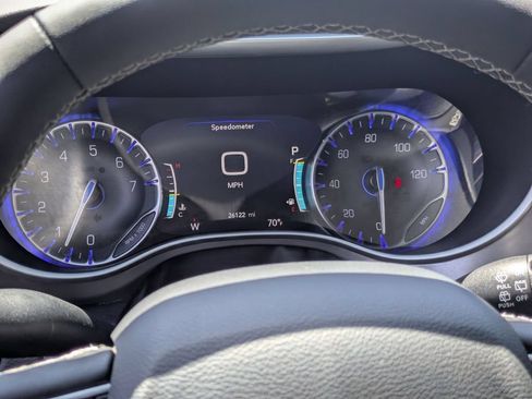 Used 2025 Chrysler Pacifica Select FWD image 19
