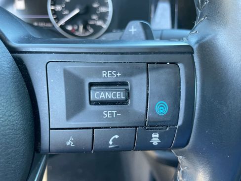 Used 2024 Nissan Pathfinder SV FWD image 11
