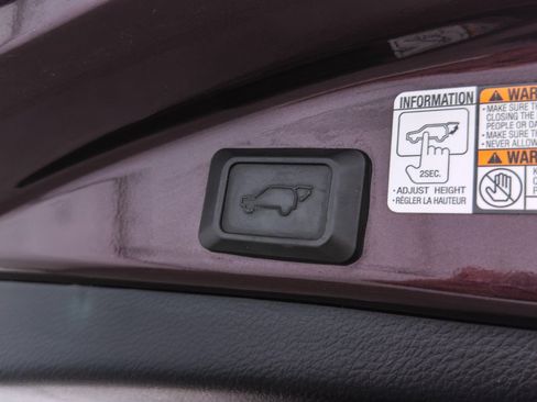Used 2016 Toyota RAV4 XLE AWD/4WD image 10