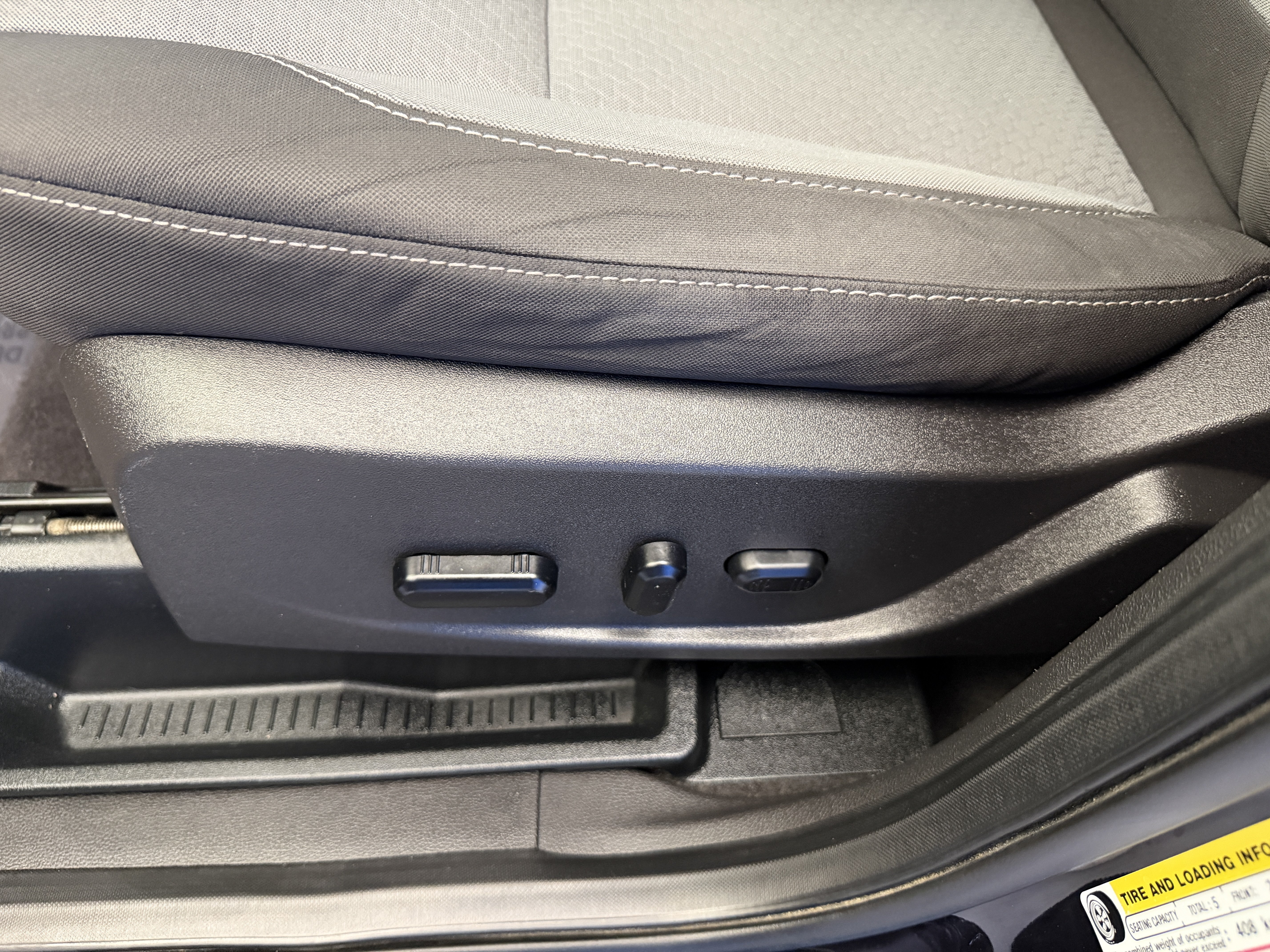 Used 2019 Ford Escape SE FWD image 13