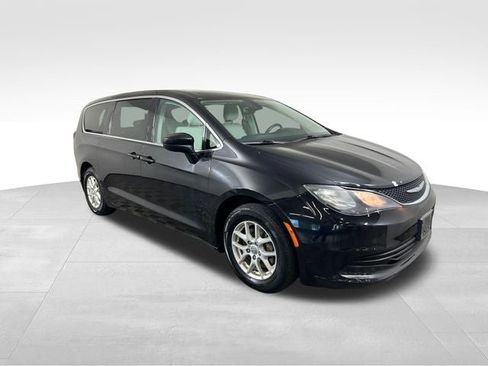 Used 2017 Chrysler Pacifica Touring FWD image 8