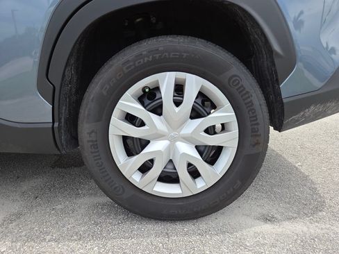 Used 2025 Toyota Corolla Cross L FWD image 21