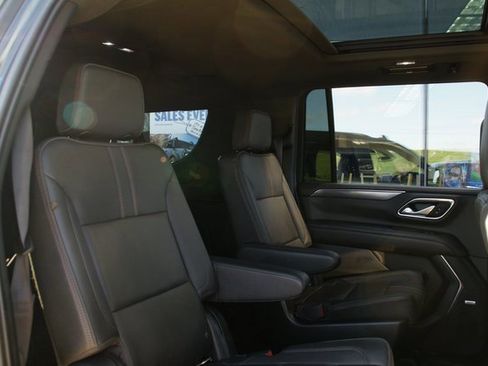 Used 2022 Chevrolet Suburban RST w/ Sport Performance Package image 34