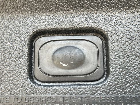 Used 2018 Ford Explorer XLT w/ Equipment Group 202A image 6