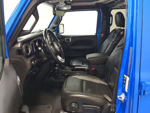 Used 2023 Jeep Wrangler Sahara w/ Cold Weather Group image 18