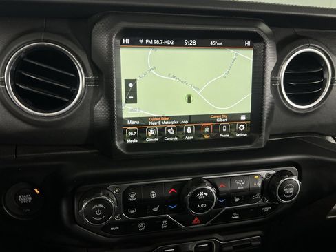 Used 2023 Jeep Wrangler Sahara w/ Cold Weather Group image 17