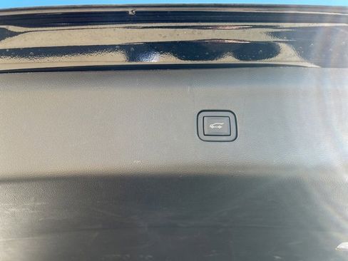 Used 2024 Buick Enclave Premium image 13