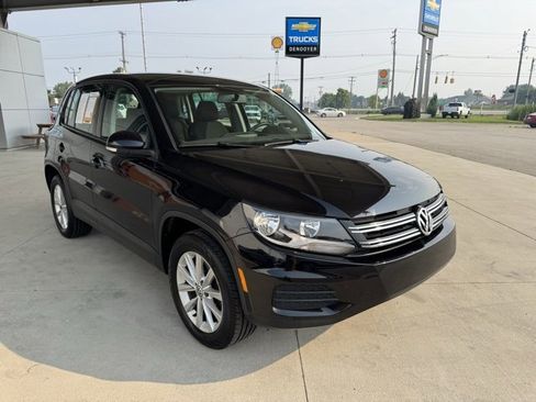 Used 2017 Volkswagen Tiguan S image 3