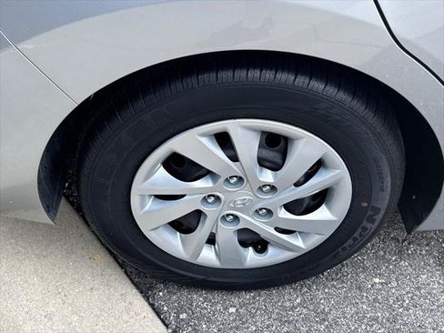 Used 2020 Hyundai Elantra SE FWD image 10