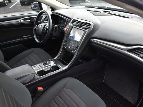 Used 2020 Ford Fusion SE FWD image 12