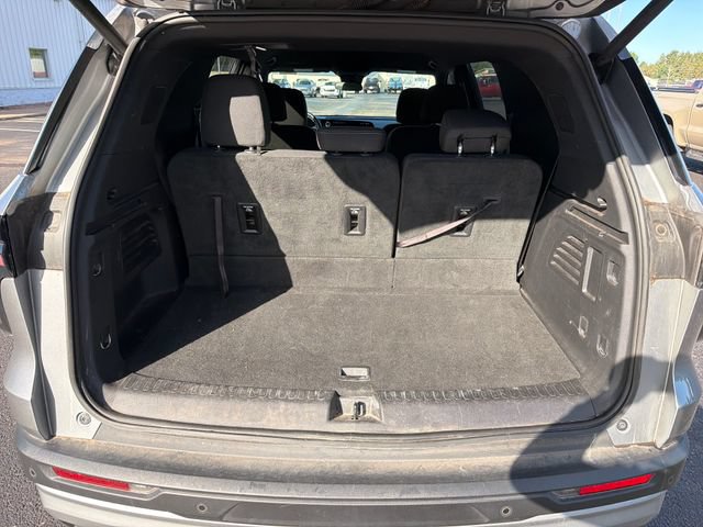 Used 2025 Chevrolet Traverse LT w/ Driver Confidence Package AWD/4WD image 5