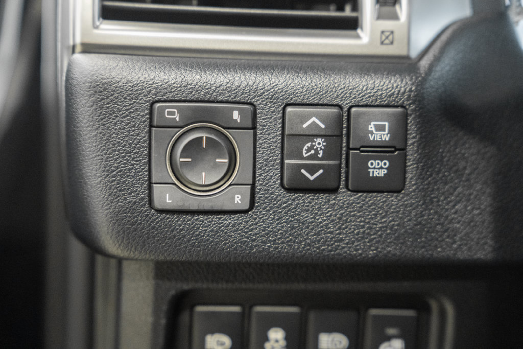 Used 2023 Lexus GX 460 Luxury w/ Sport Design Package AWD/4WD image 47