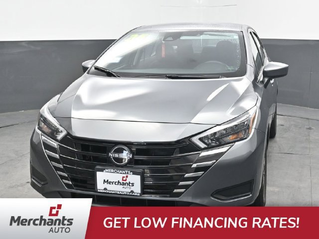 Used 2025 Nissan Versa SV FWD image 2
