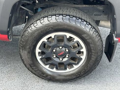 Used 2024 Toyota Tacoma TRD Off-Road image 13