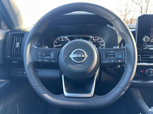 New 2025 Nissan Pathfinder SV image 12