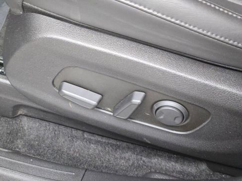 Used 2024 Kia Carnival EX image 26