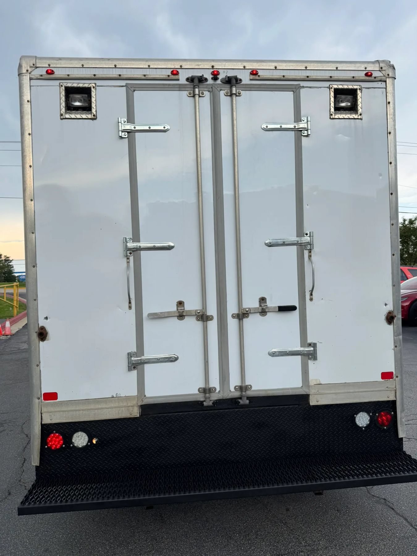 Used 2016 Chevrolet Express 4500 RWD image 7