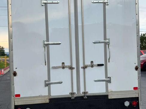 Used 2016 Chevrolet Express 4500 RWD image 7