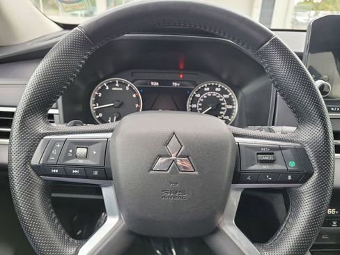 Used 2024 Mitsubishi Outlander SE image 23