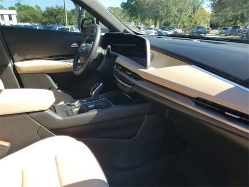 Used 2024 Cadillac XT4 Luxury image 34