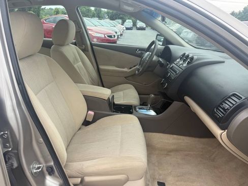Used 2011 Nissan Altima 2.5 S FWD image 13