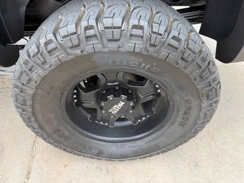 Used 2005 Chevrolet Avalanche 2500 w/ Preferred Equipment Group AWD/4WD image 29