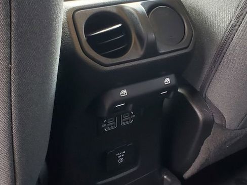 Used 2025 Jeep Wrangler Unlimited Sahara AWD/4WD image 32