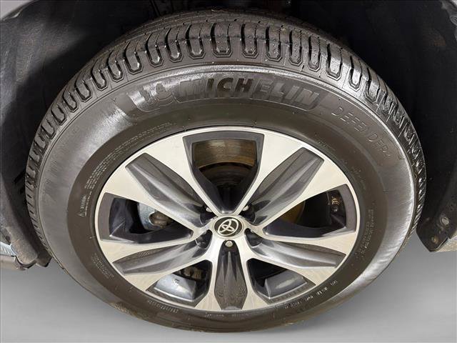 Used 2022 Toyota Highlander XLE FWD image 12