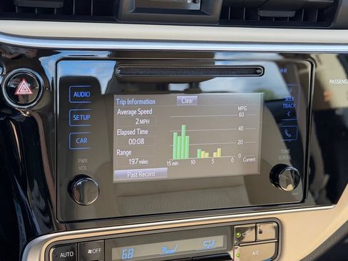 Used 2017 Toyota Corolla LE FWD image 11