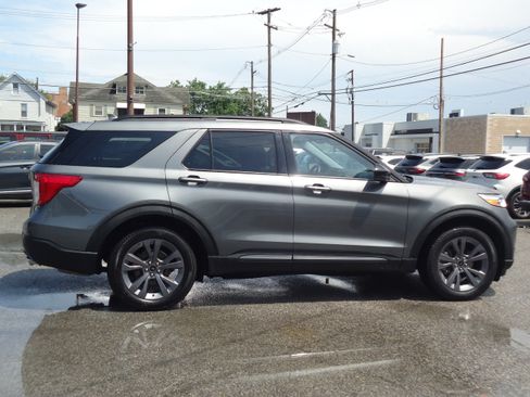 Used 2023 Ford Explorer XLT w/ Equipment Group 202A AWD/4WD image 2