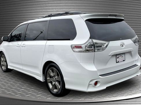 Used 2012 Toyota Sienna SE FWD image 4