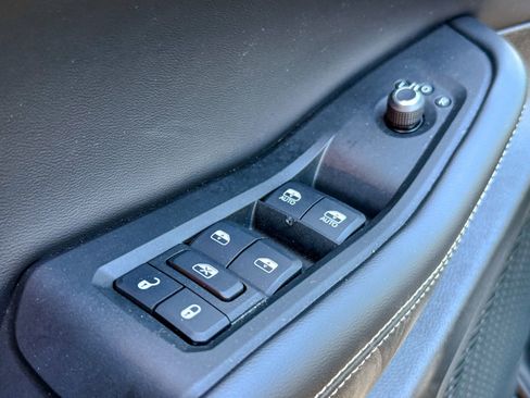 Used 2025 Jeep Grand Cherokee Altitude image 17