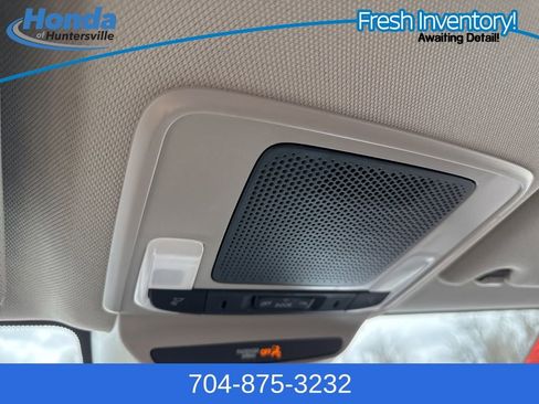 Used 2025 Honda HR-V LX image 32