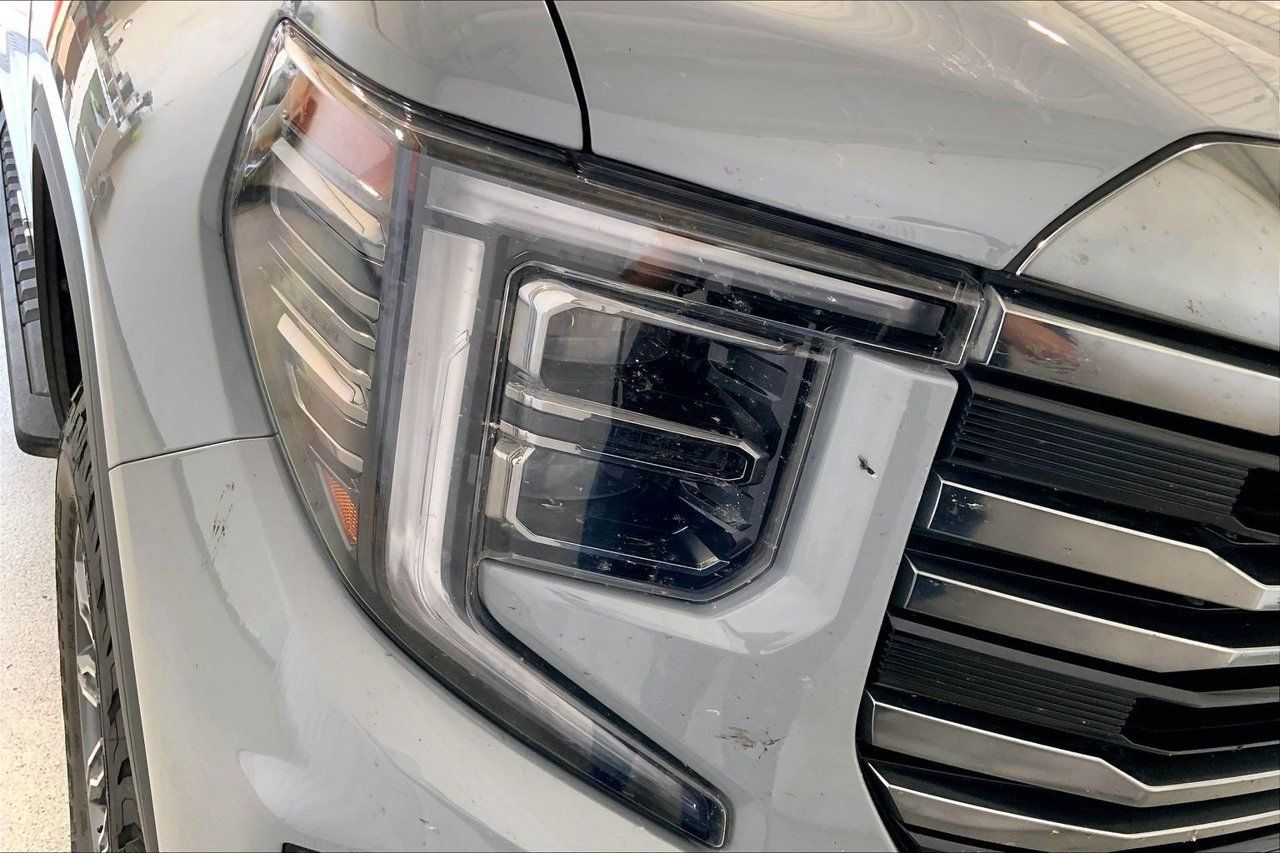 Used 2024 GMC Sierra 1500 AT4 w/ Technology Package AWD/4WD image 12