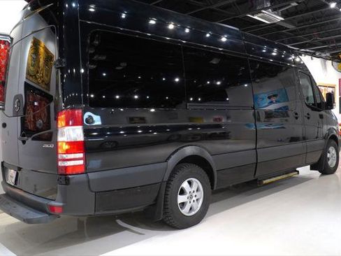 Used 2018 Mercedes-Benz Sprinter 2500 image 4