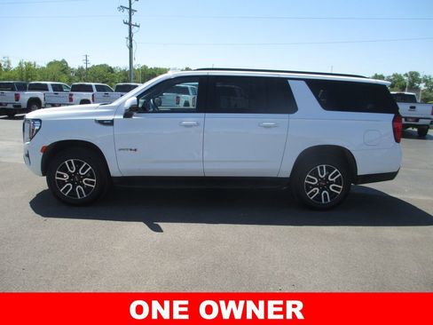 Used 2024 GMC Yukon XL AT4 w/ Technology Package AWD/4WD image 11