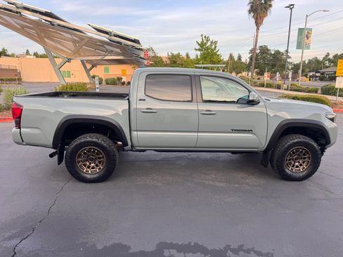 Used 2022 Toyota Tacoma SR5 w/ Trail Edition AWD/4WD image 7