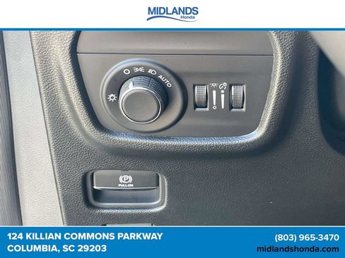 Used 2025 Jeep Grand Cherokee L Laredo RWD image 18