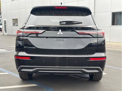 New 2026 Mitsubishi Outlander ES FWD image 6